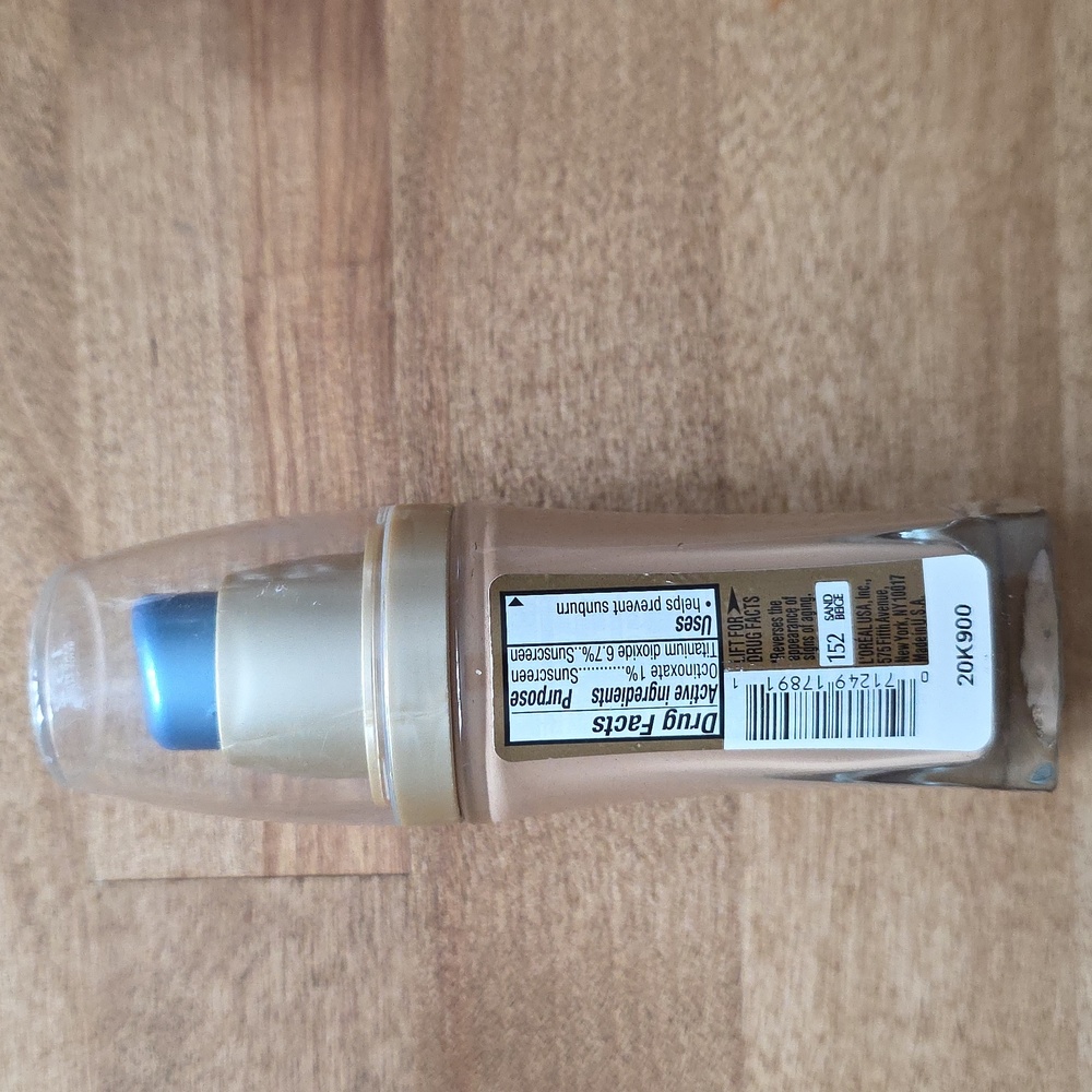 L'Oreal Visible Lift Serum Absolute Makeup 152 SAND BEIGE - Picture 2 of 5